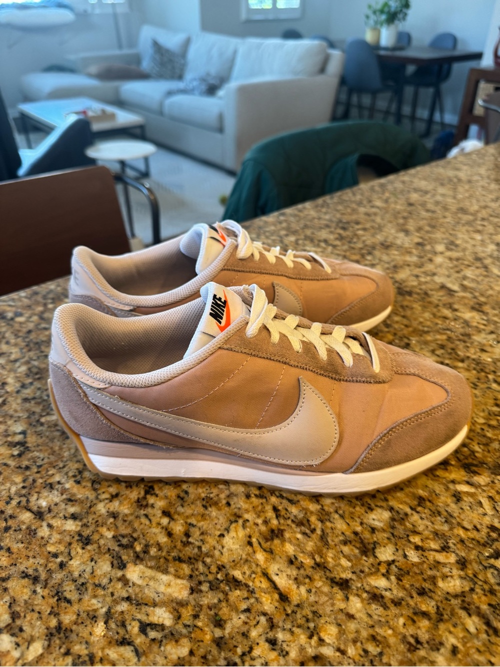 Nike Pacific women’s 9.5 pink